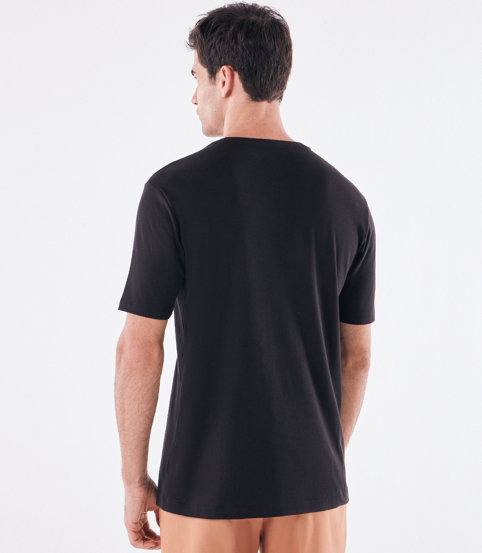 Camiseta Pima Interloque Gola Cruzada Preto