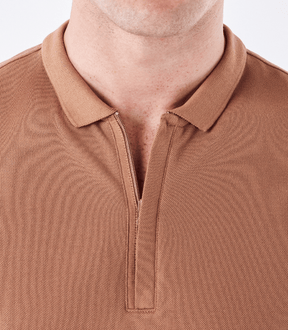 Polo Pima Zíper Gola Estreita Marrom